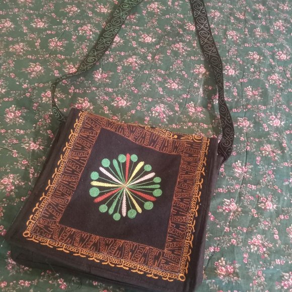 Gorgeous Owl/Bird Stitched Crossbody - Picture 7 of 7